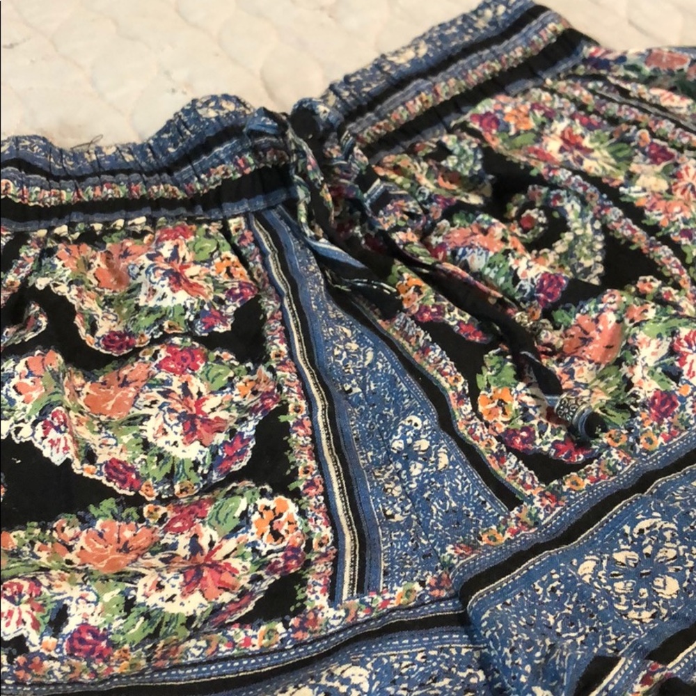 Women’s Shorts - Picture 2 of 4